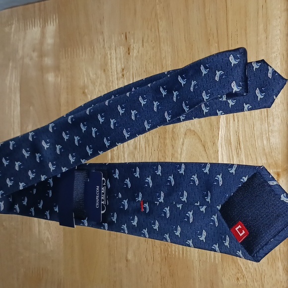 Chaps men's tie Blue with Shark design NWT 56in length Fun Casual Tie summer - Picture 2 of 2